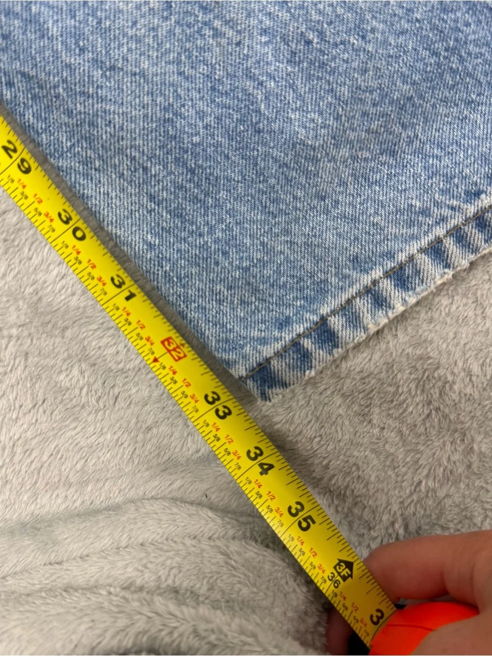 Vtg Carhartt Jeans Men 33x33 B160 D9T Relaxed Fit Distressed Denim Medium Wash